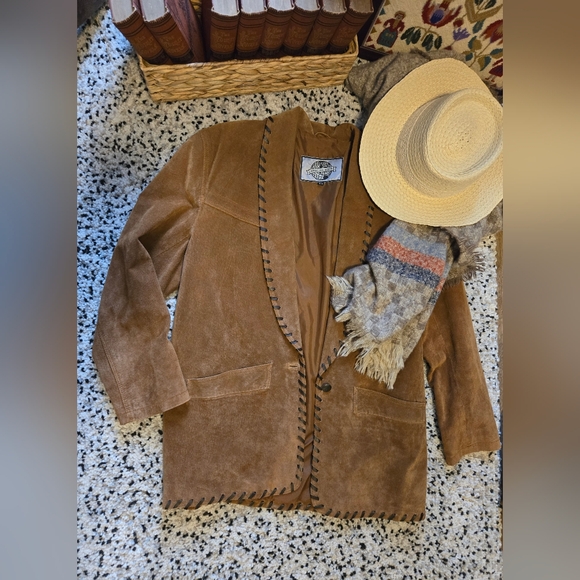 Wear On Earth brand. Leather jacket/ blazer. Size Med. 2 pockets. Metal button. - Picture 2 of 13